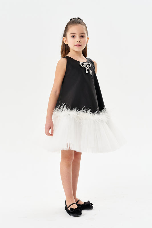 Beyaz Tüy ve Taş İşleme Detaylı Jile Elbise